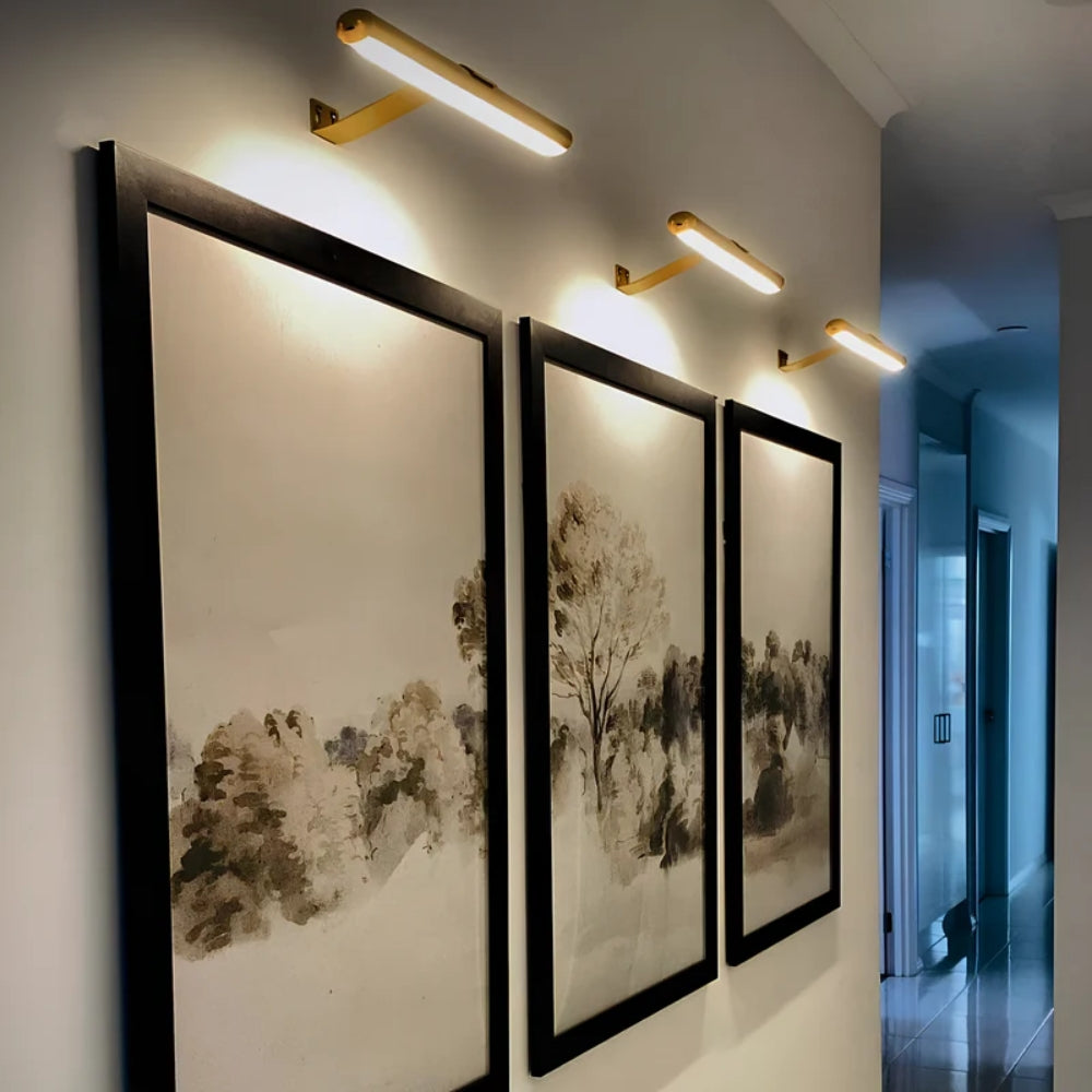Cordless Wall Lamp for Artworks – Adjustable Light with Remote Control