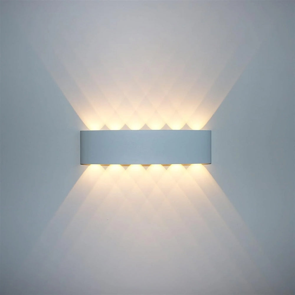 Wall Lamp – Modern Design & Versatile Use Indoors and Outdoors
