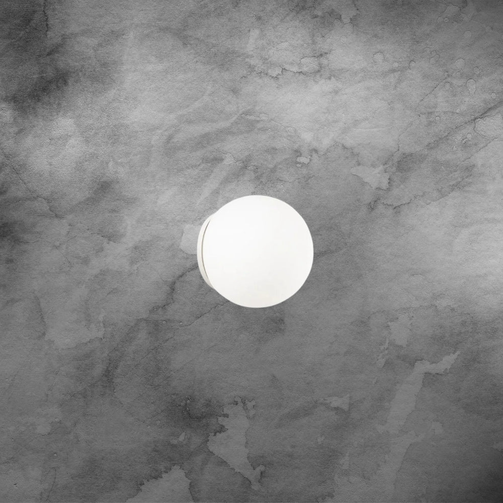 Compact to Large Wall Lamp – Clean Design with Ambient Lighting