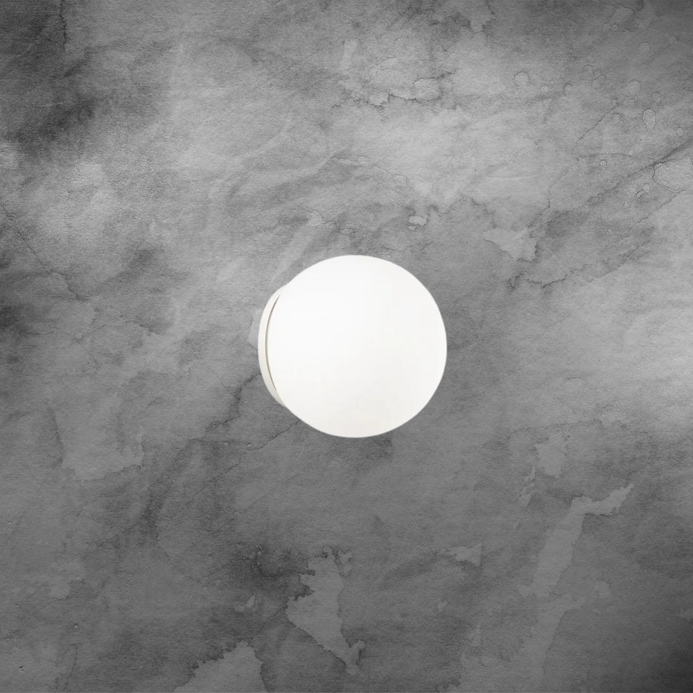 Compact to Large Wall Lamp – Clean Design with Ambient Lighting