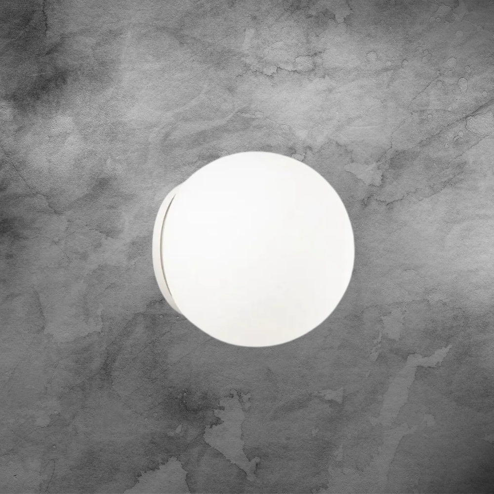 Compact to Large Wall Lamp – Clean Design with Ambient Lighting