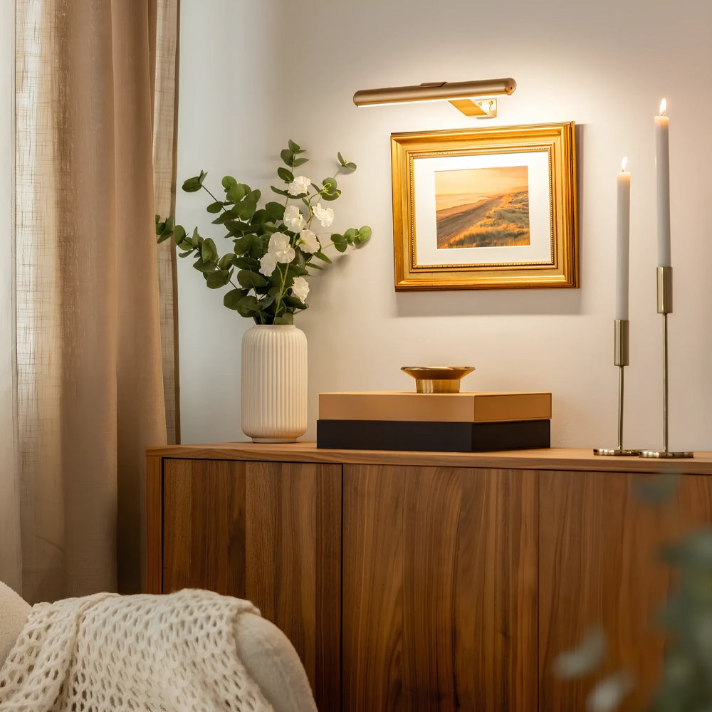 Cordless Wall Lamp for Artworks – Adjustable Light with Remote Control