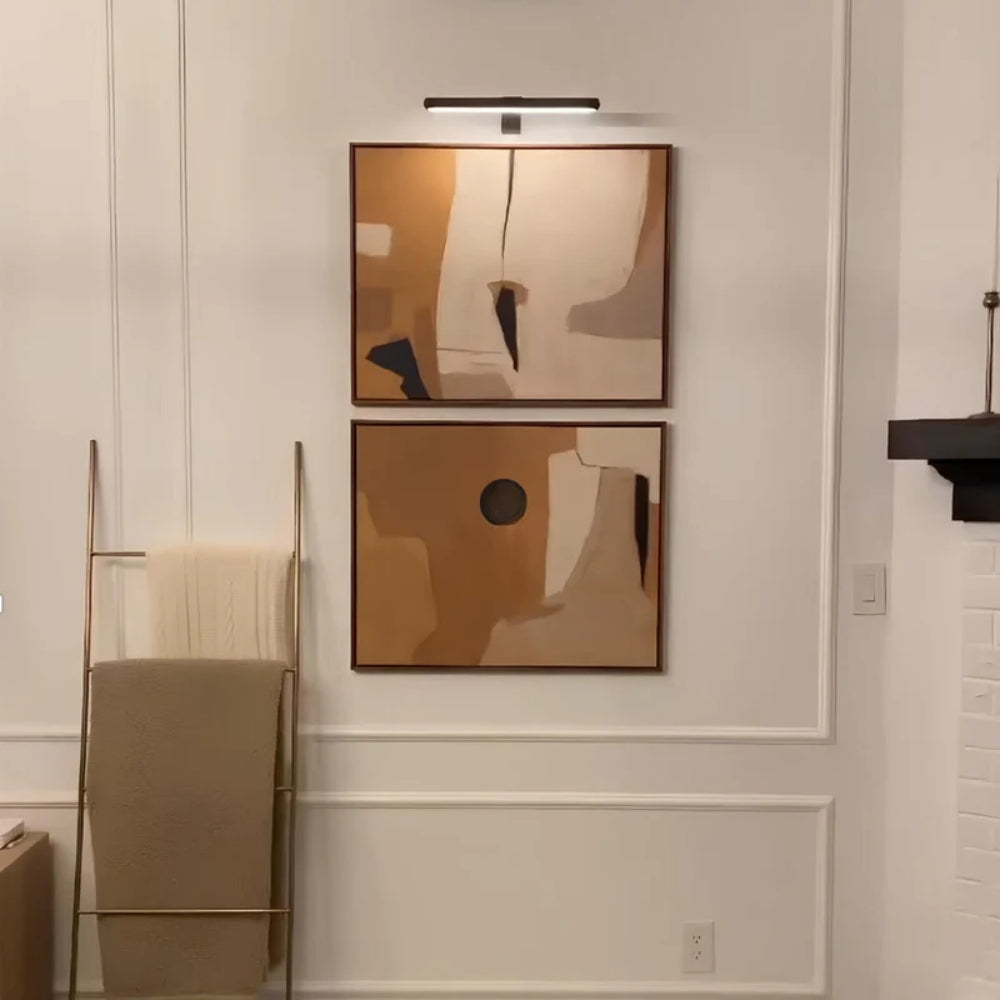 Cordless Wall Lamp for Artworks – Adjustable Light with Remote Control
