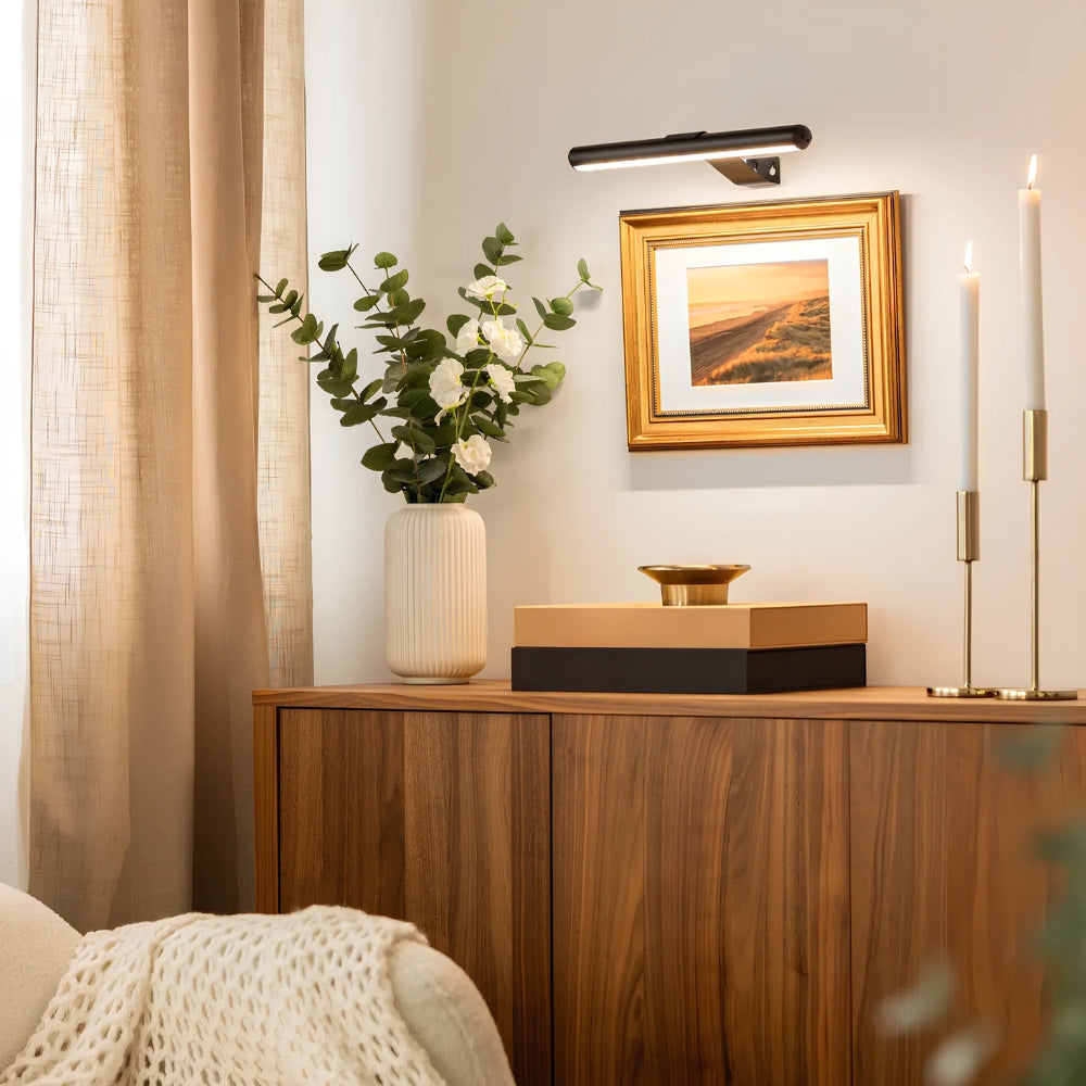 Cordless Wall Lamp for Artworks – Adjustable Light with Remote Control