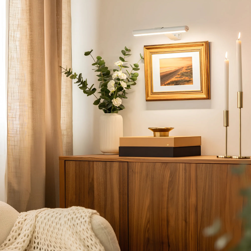 Cordless Wall Lamp for Artworks – Adjustable Light with Remote Control