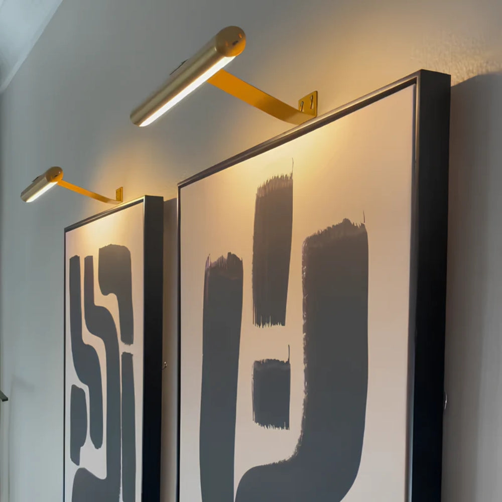 Cordless Wall Lamp for Artworks – Adjustable Light with Remote Control
